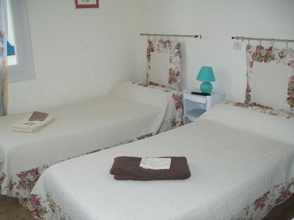 Hotel Au Charme Du Levat Saint Paul de Loubressac 객실 사진