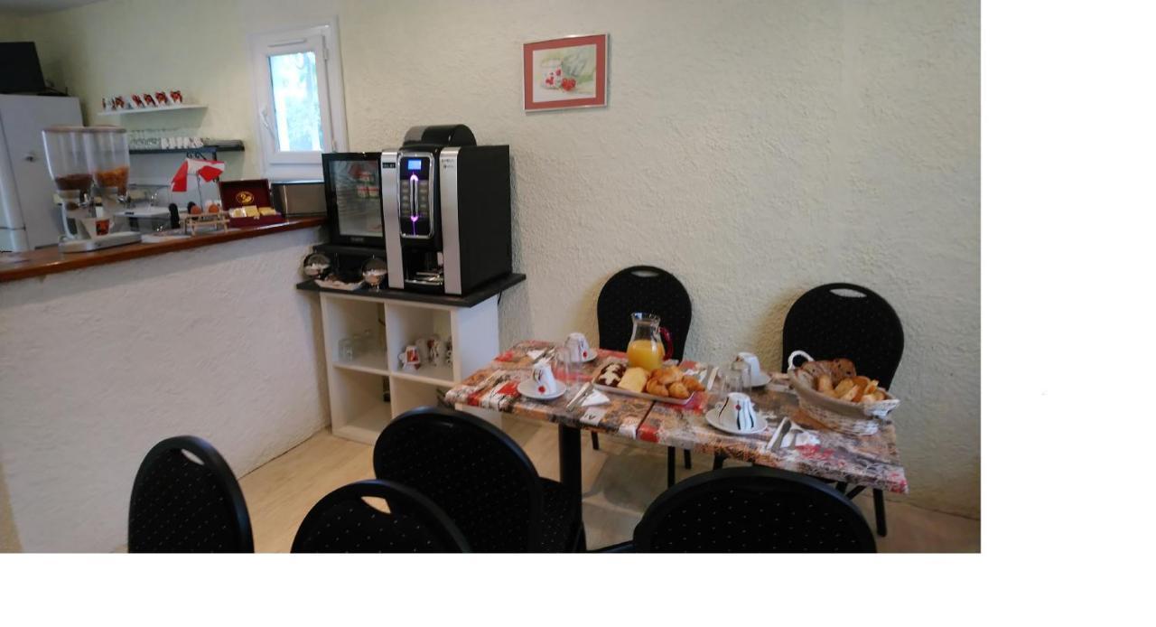 Hotel Au Charme Du Levat Saint Paul de Loubressac 외부 사진